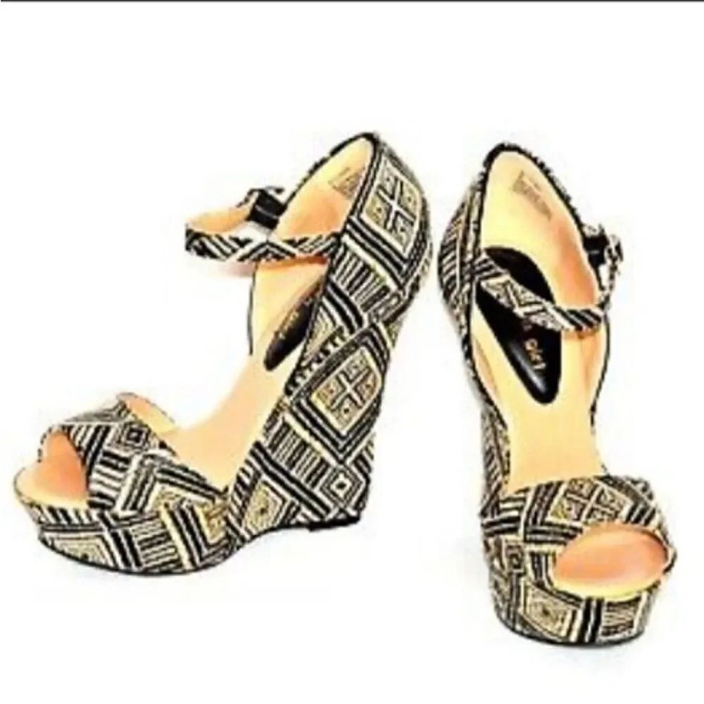 Madden girl black 5 1/2" tribal aztec wedge platform Attitude women's shoes